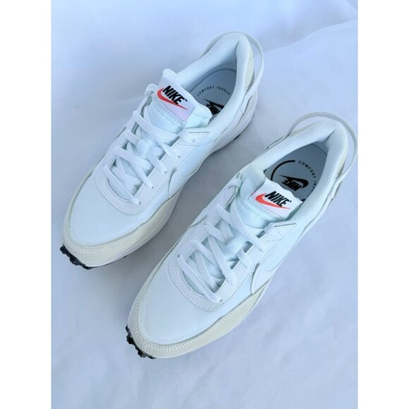 * 10 WOMEN'S NIKE WAFFLE DEBUT DH9523-100 WHITE BLACK RUNNING SNEAKERS - Picture 2 of 7